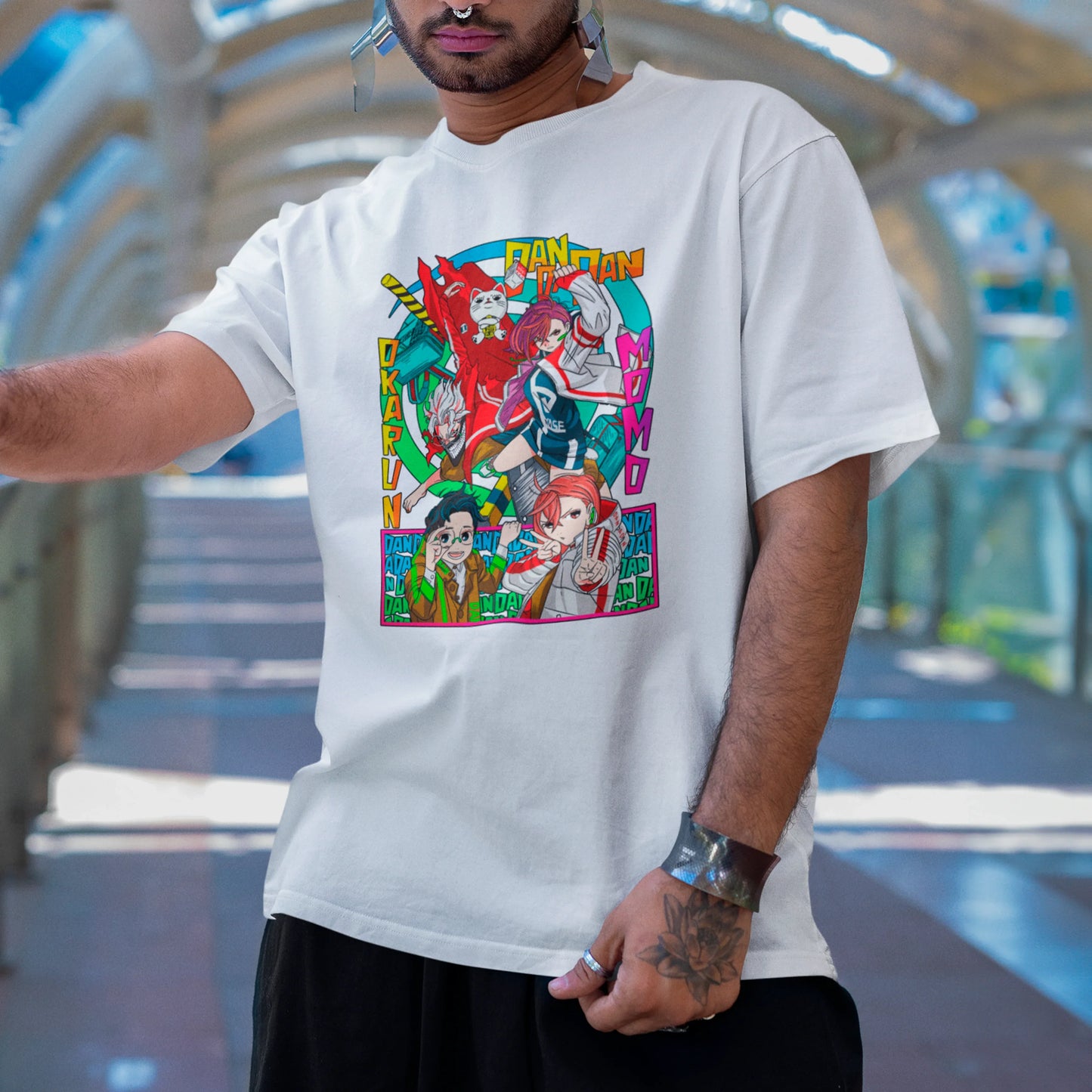 Camiseta Básica Unissex Dandadan Okarun Momo Ayase Okarun