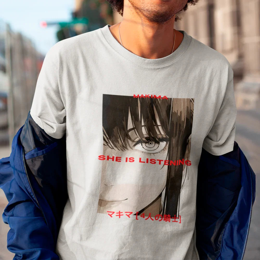 Camiseta Básica Unissex Chainsaw Man Makima She Is Listening
