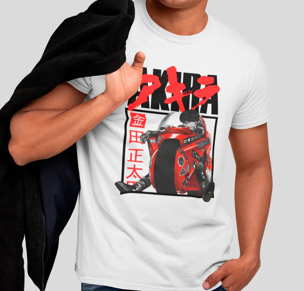 Camiseta Básica Unissex Akira Kaneda Neo Tokio Motoqueiro Anime- branco