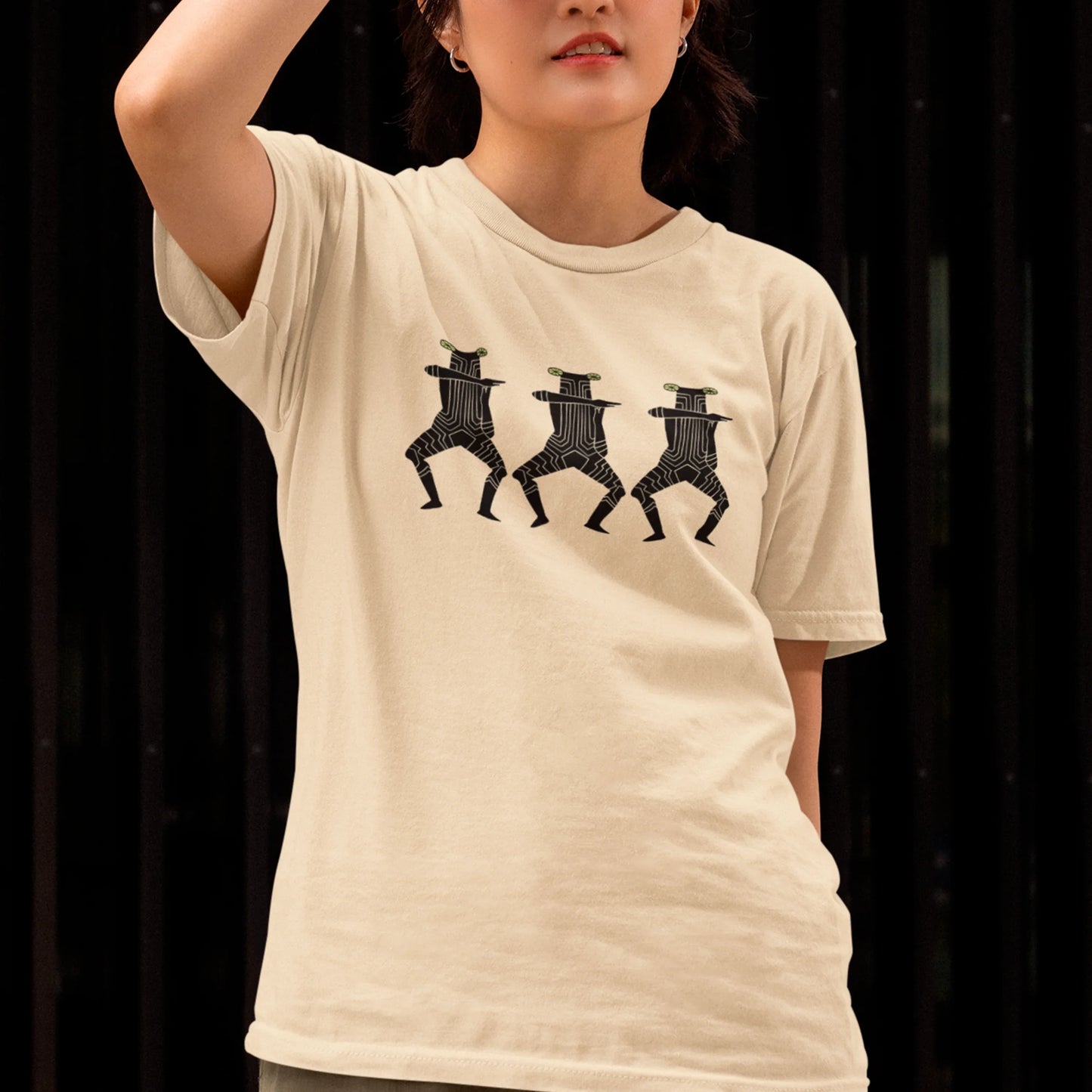Camiseta Básica Unissex Dandadan 3 Alien Dançando
