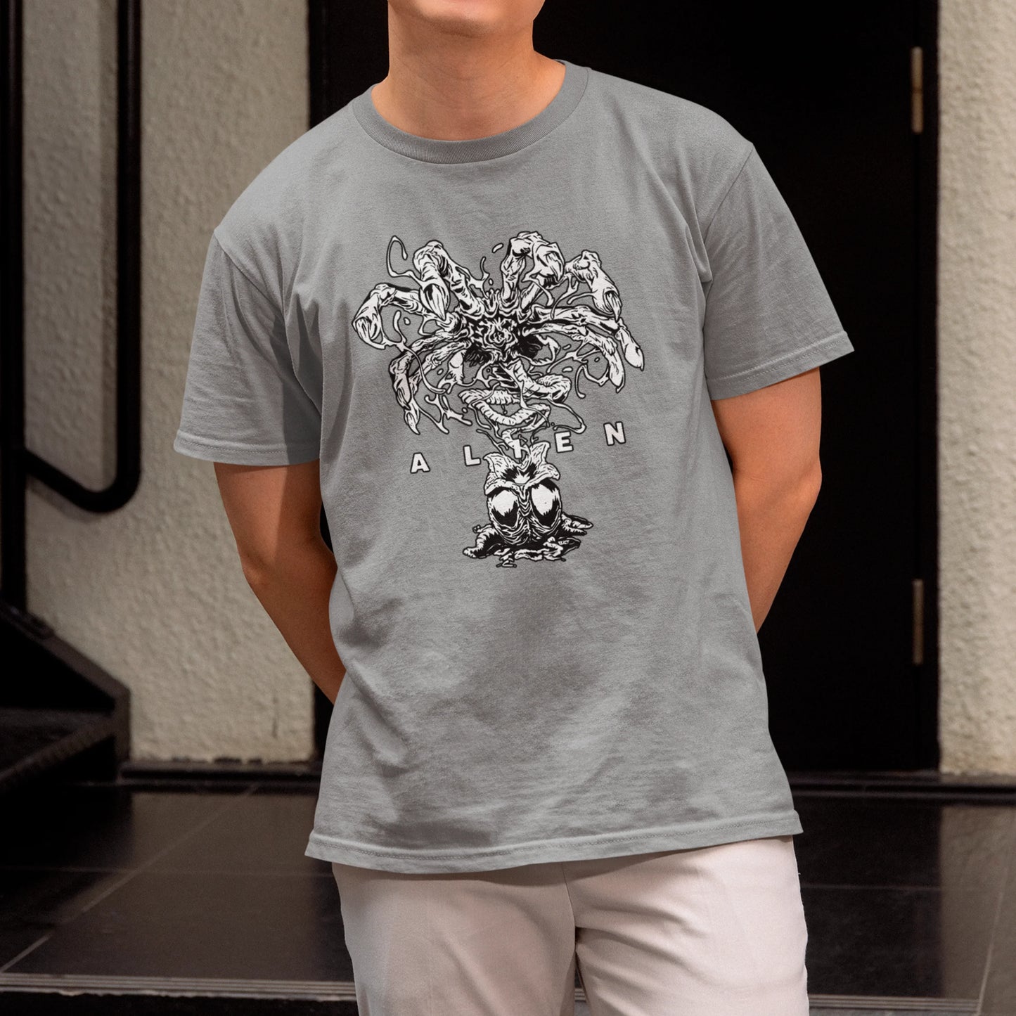 Camiseta Básica Unissex Alien Ovo