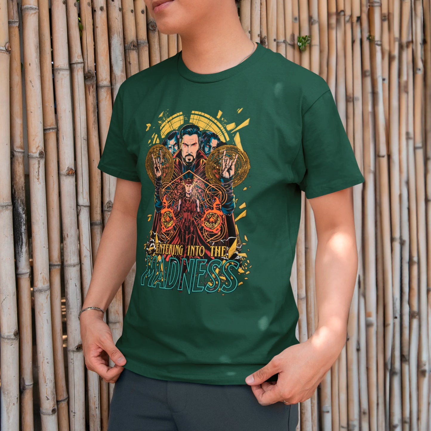 Camiseta Básica Unissex Dr Strange e Feitiçeira Escarlate Madness