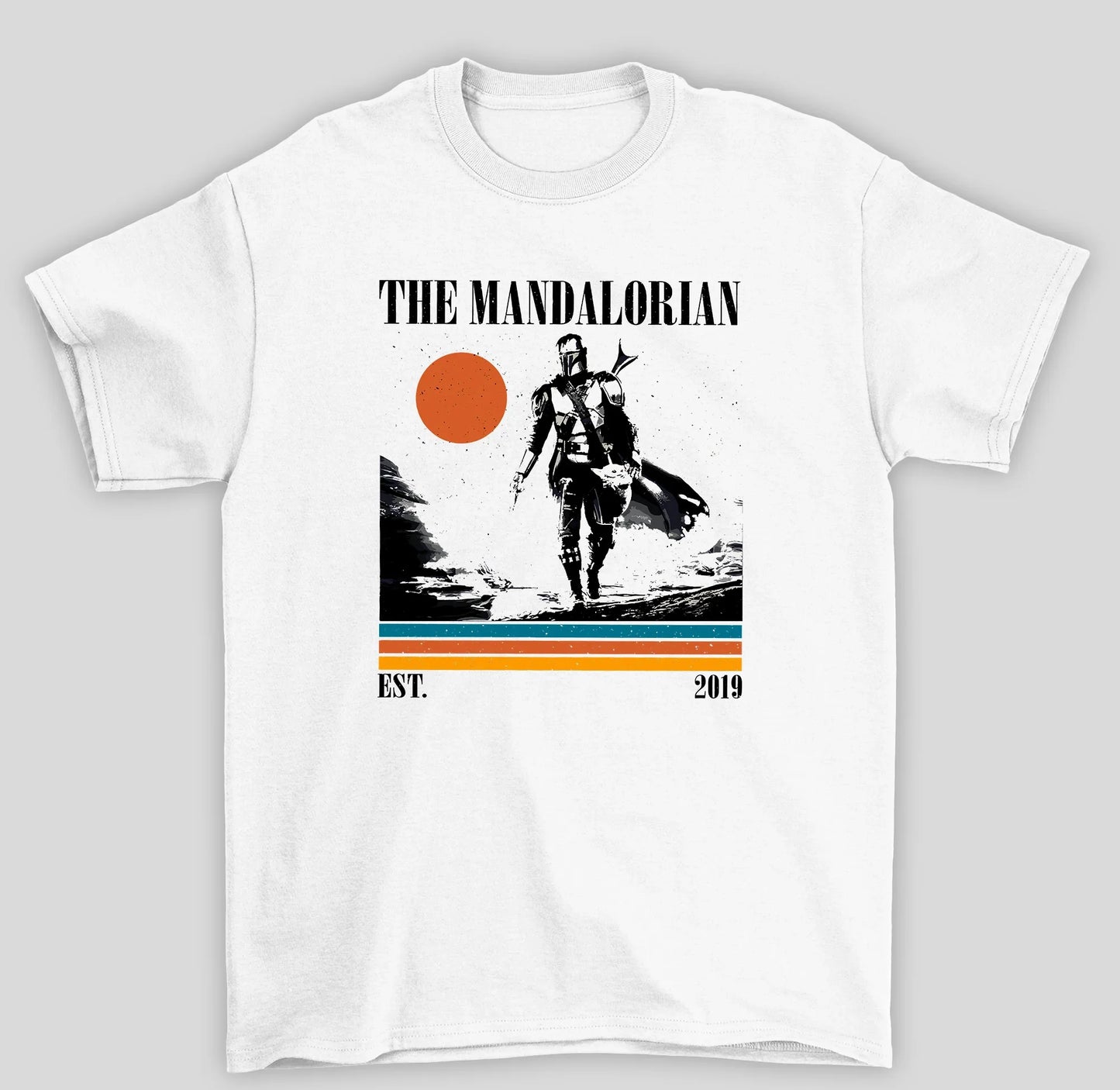 Camiseta Básica Unissex The Mandalorian EST 2019 Sol