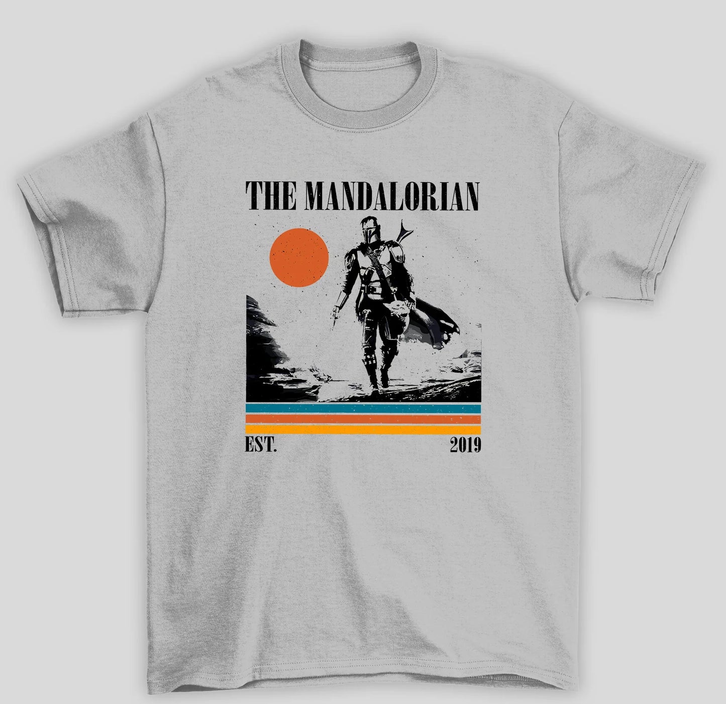 Camiseta Básica Unissex The Mandalorian EST 2019 Sol