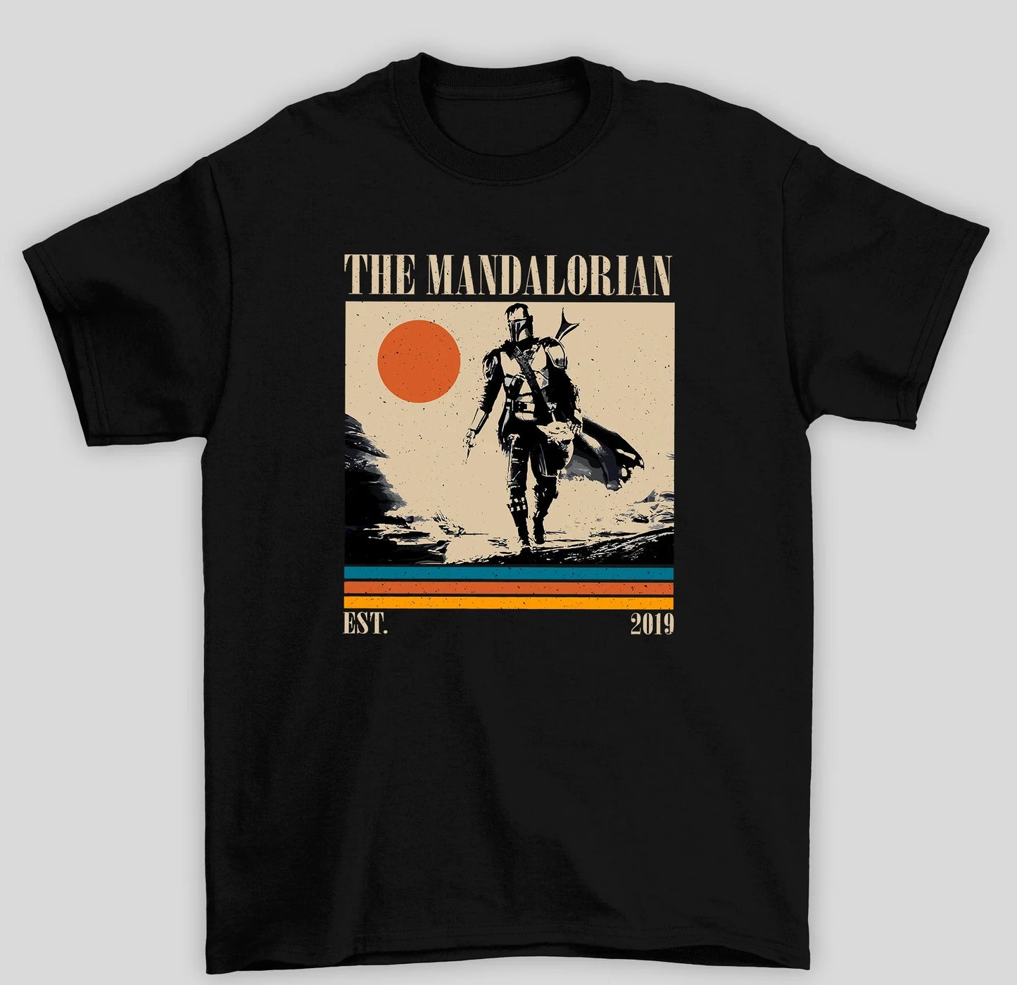 Camiseta Básica Unissex The Mandalorian EST 2019 Sol