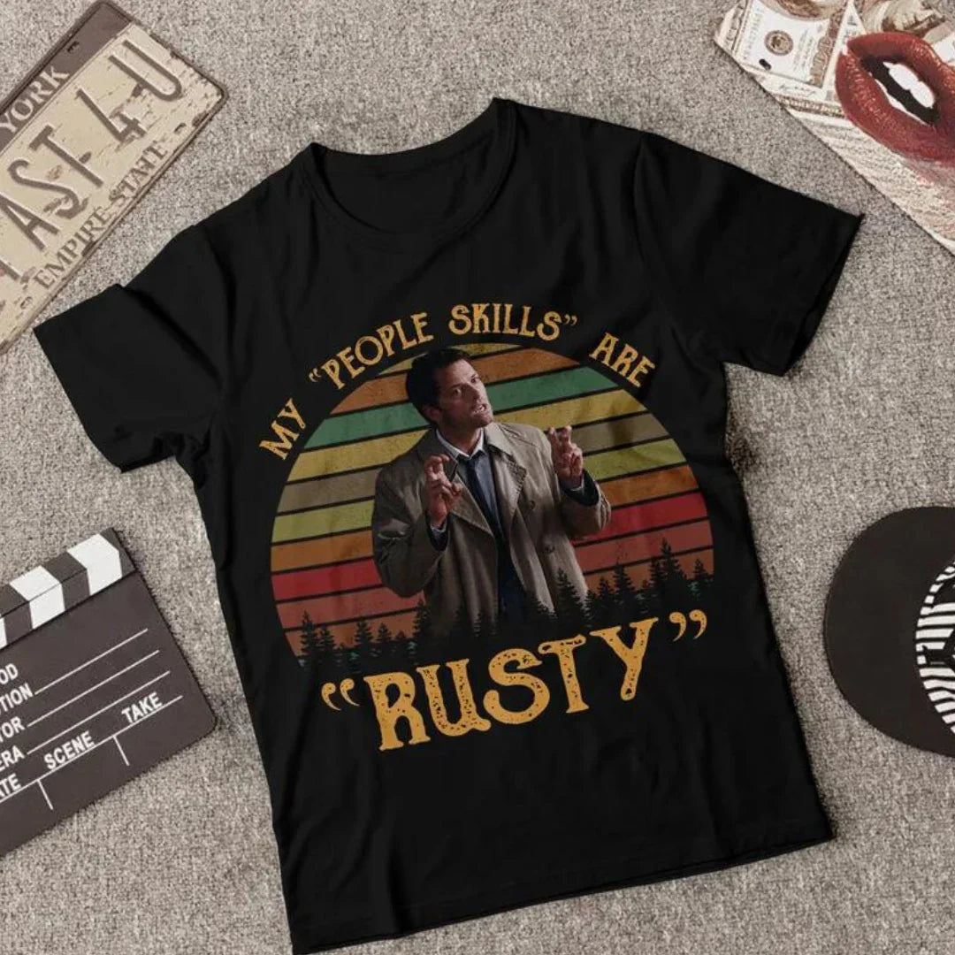 Camiseta Básica Unissex "Rusty" Supernatural Preto