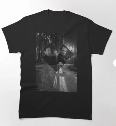 Camiseta Básica Unissex Crowley Collab Supernatural Preto