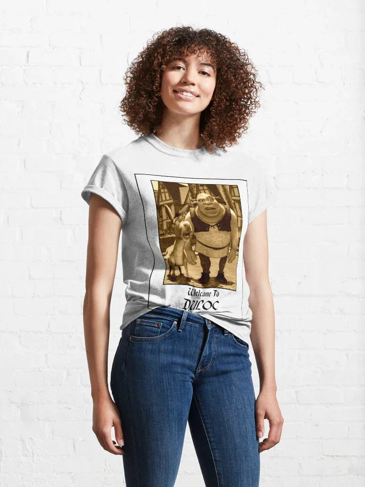 Camiseta Básica Unissex Shrek Welcome To Duloc Photo Branco