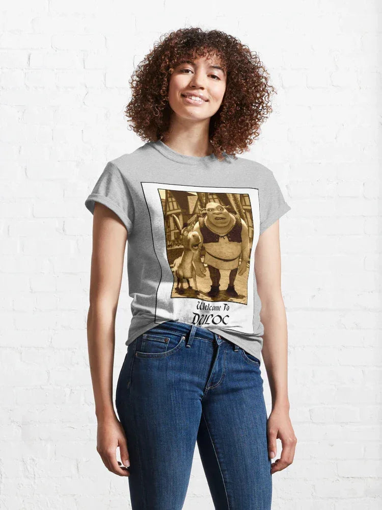 Camiseta Básica Unissex Shrek Welcome To Duloc Photo Cinza
