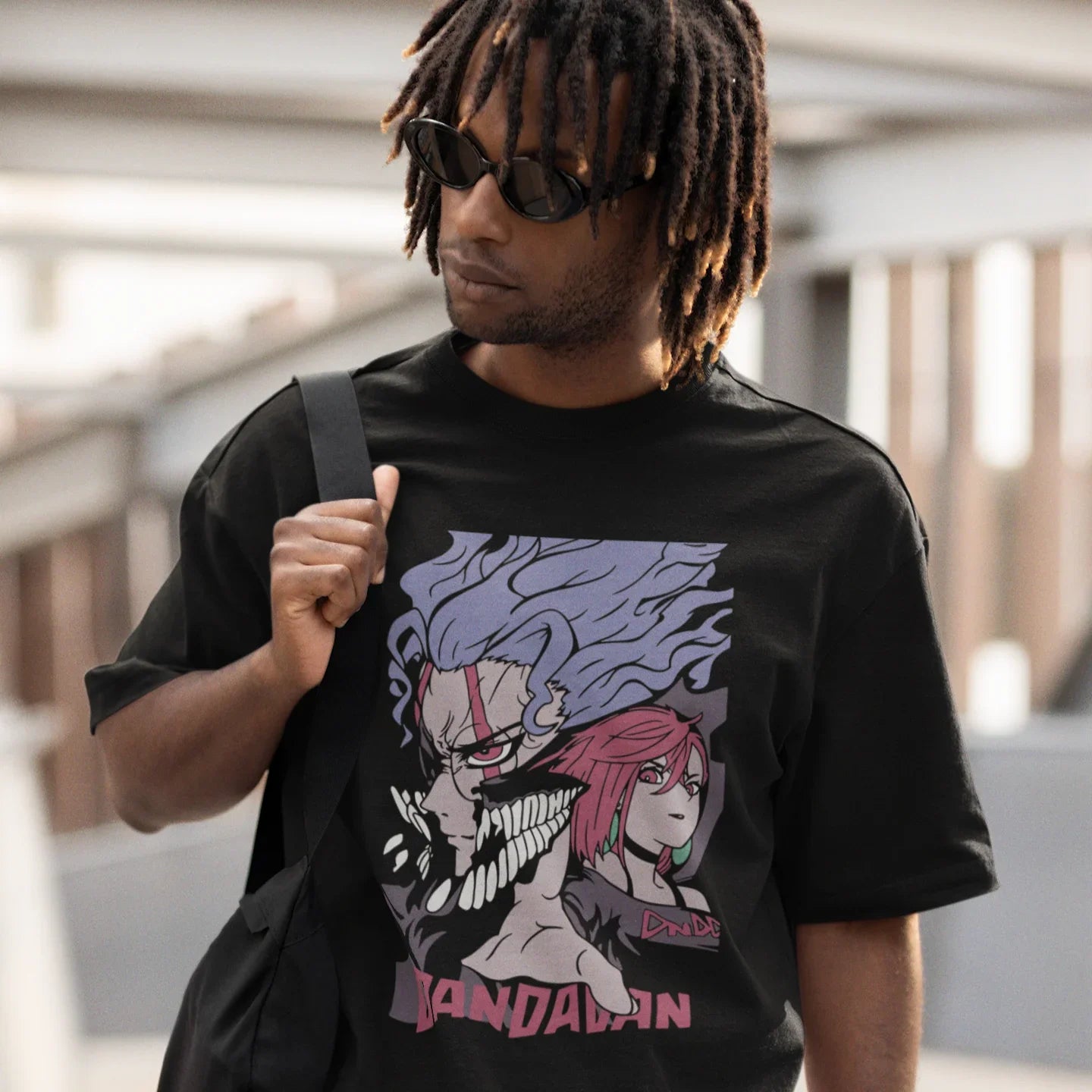 Camiseta Básica Unissex Okarun and Ayase Dandadan- preto