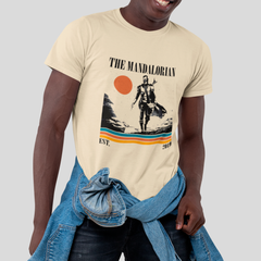 Camiseta Básica Unissex The Mandalorian EST 2019 Sol