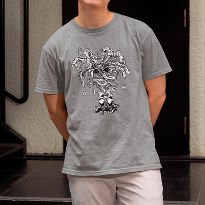 Camiseta Básica Unissex Alien Ovo