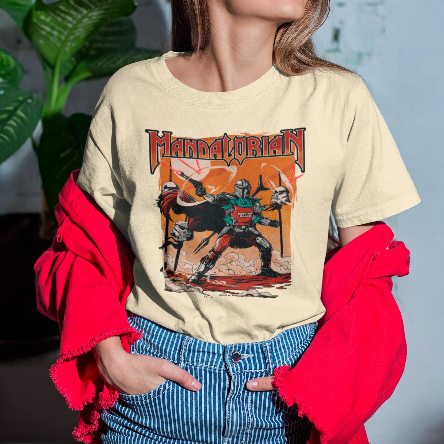 Camiseta Básica Unissex Mandalorian Atirando No Deserto