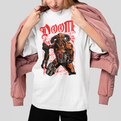 Camiseta Básica Unissex Doom Guy Segurando