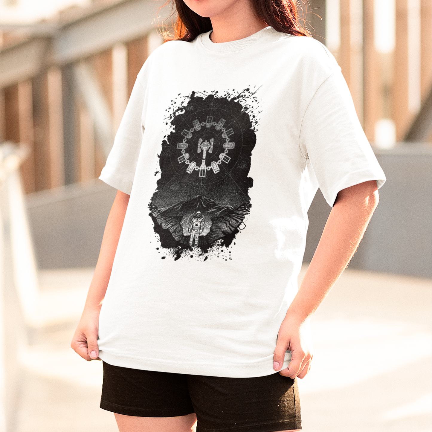 Camiseta Básica Unissex Art Estação Interestelar