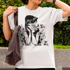 Camiseta Básica Unissex Tomie Junji Ito Flowers Terror