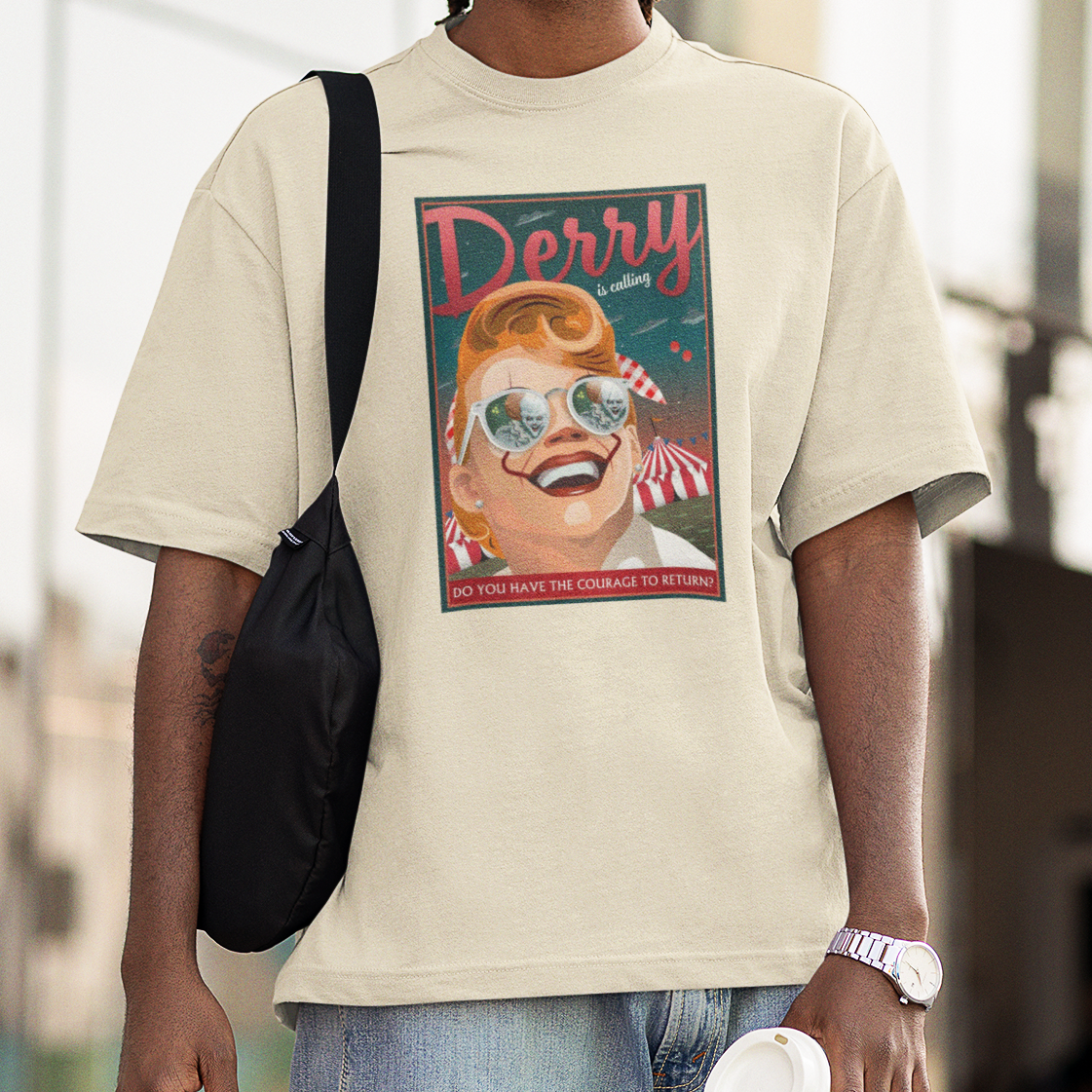 Camiseta Básica Unissex IT: Bem Vindos A Derry - Derry Is Calling