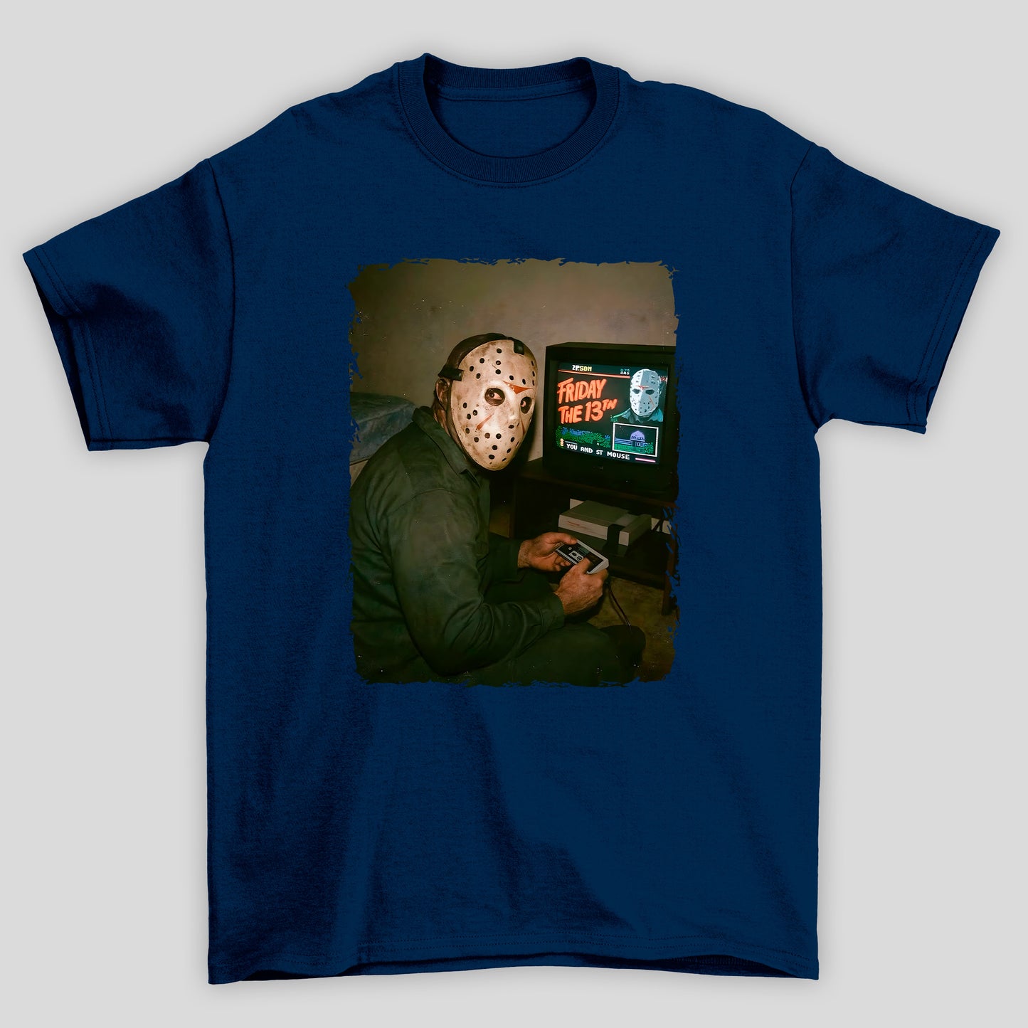 Camiseta Básica Unissex Jason Jogando Nintendo Sexta Feira 13