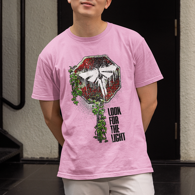 Camiseta Básica Unissex The Last Of Us Look For The Light