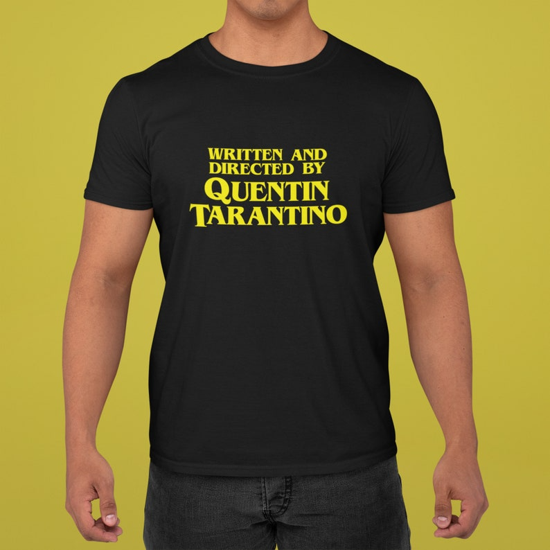 CAMISETA BASICA UNISEX Escrito e dirigido por Quentin Tarantino-preto