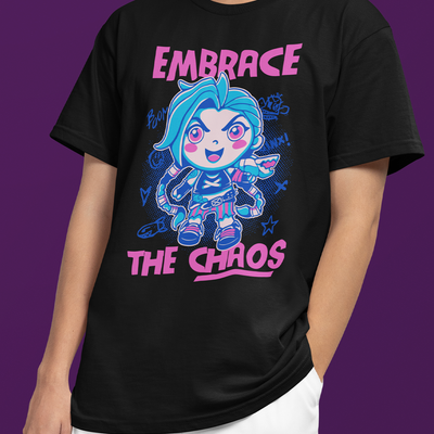 Camiseta Básica Unissex Embrace The Chaos jinx Preto