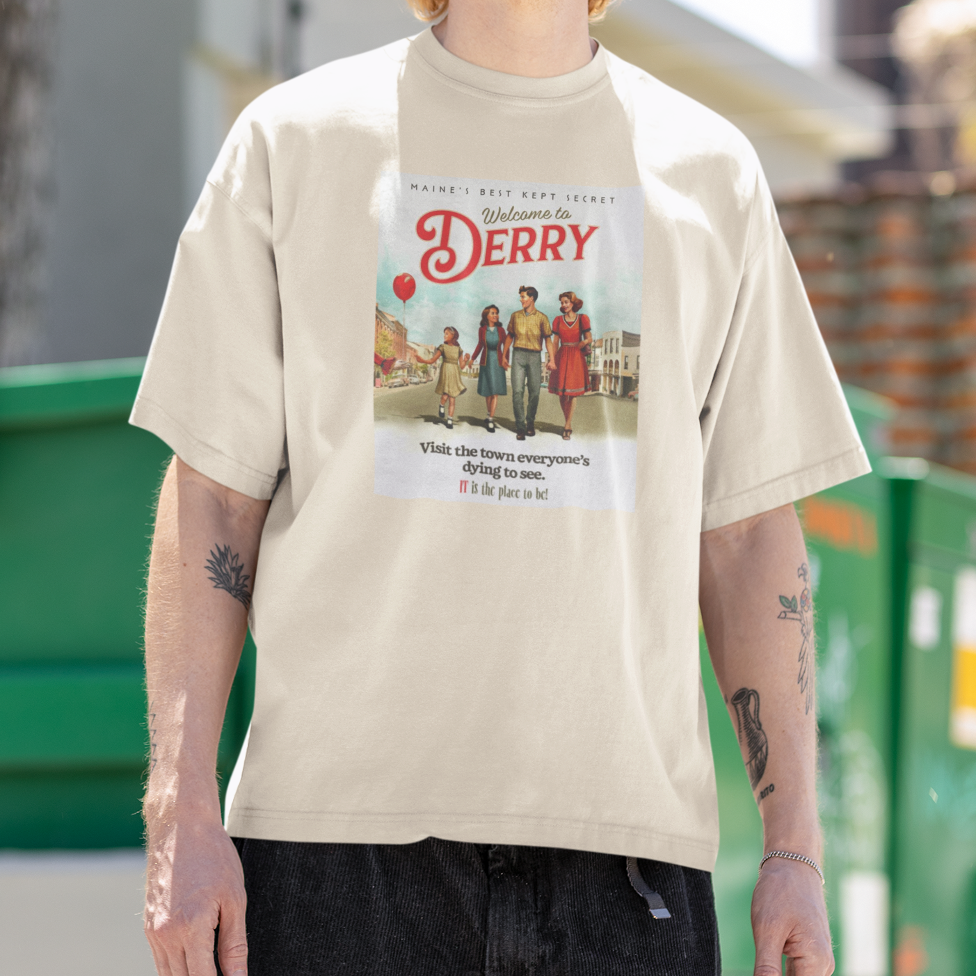 Camiseta Básica Unissex IT: Bem Vindos a Derry Retro Poster