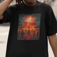 Camiseta Básica Unissex Stranger Things Poster Season 5