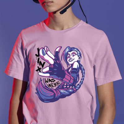 Camiseta Básica Jinx Was Here League of Legends Rosa Bebê