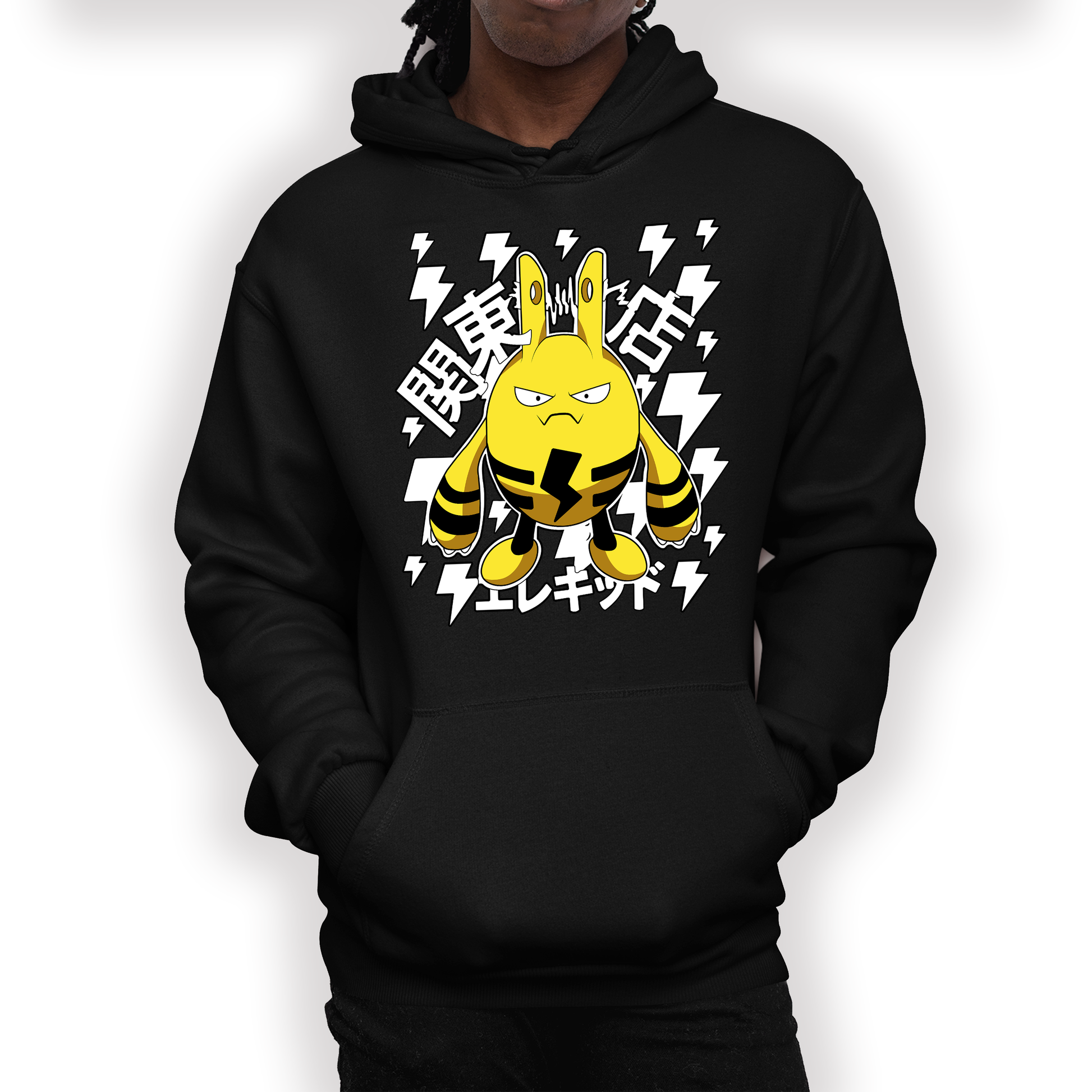 Homem usando Moletom Canguru Elekid Eletrico Pokemon preto